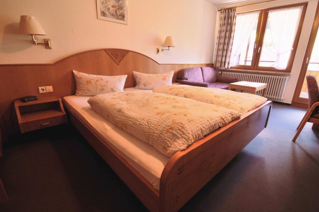 Hirschen-Dorfmuehle Hotel Biederbach Room photo